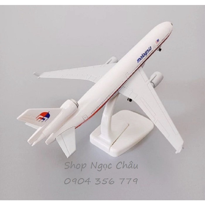 Máy Bay Mô Hình Chiến Đấu Malaysia MD-11 20cm có bánh xe