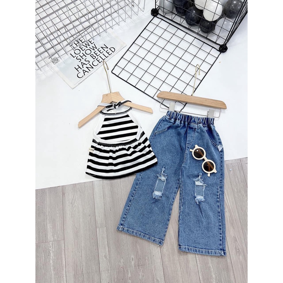 Set áo kẻ cổ yếm quần xuông rộng bé gái