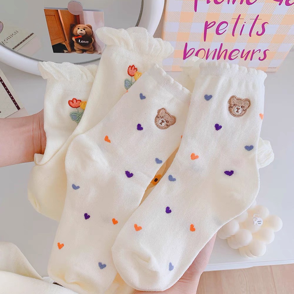 Tất nữ cao cổ, màu trắng, họa tiết hoa nhí đáng yêu, phong cách hàn quốc, chất liệu thoáng mát, thấm mồ hôi