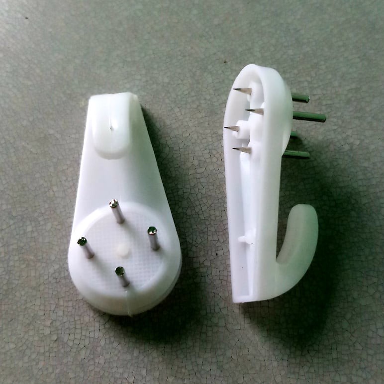 Đinh 4 chân  dùng để treo các loại đồng hồ treo tường và tranh trang trí MOD Decor