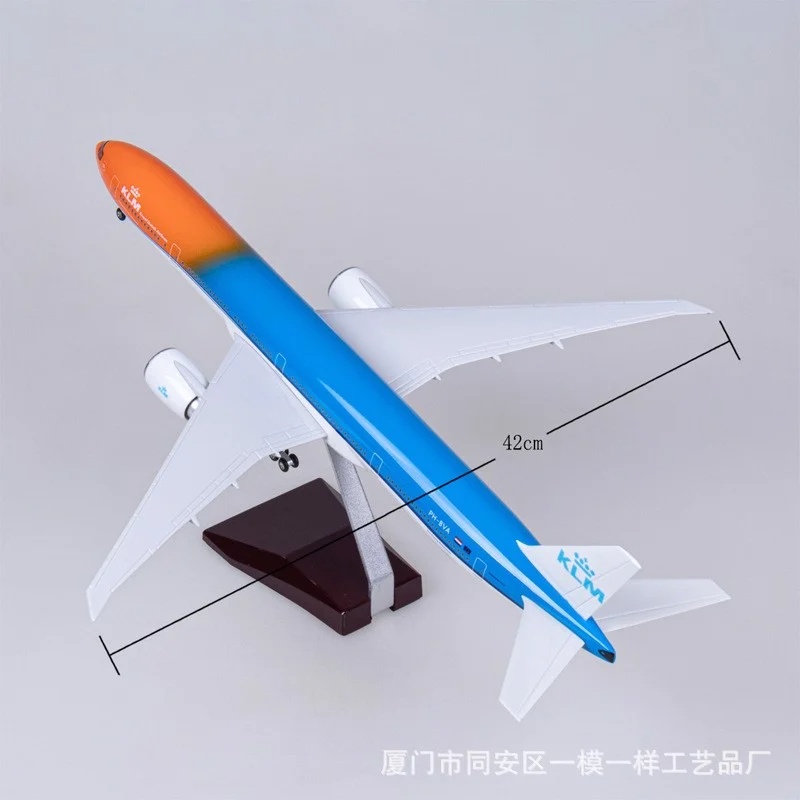 Mô hình máy bay KL.M Boe.ing B777-300ER Hà Lan PH-BVA  47cm 1:160 có đèn led tự động theo tiếng vỗ tay hoặc chạm MB47012