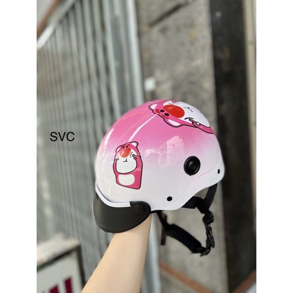Nón bảo hiểm nửa đầu loang màu in hình gấu dâu+tặng tai mèo gắn nón