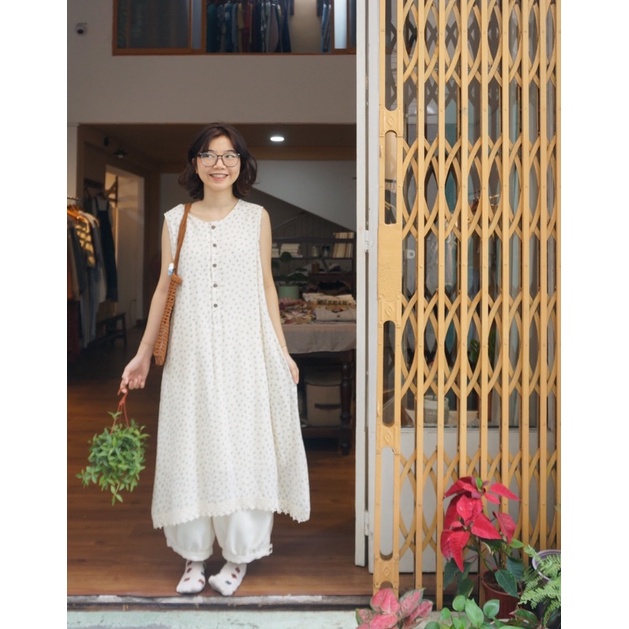 Đầm sát nách hoa phối ren
