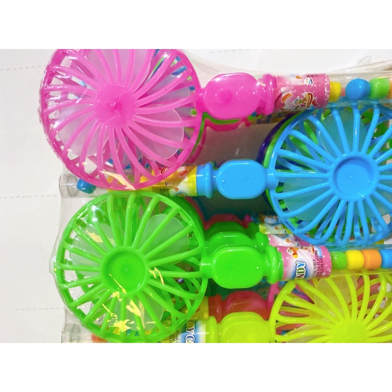 Vỉ 30 cây kẹo xê kèm đồ chơi quạt máy