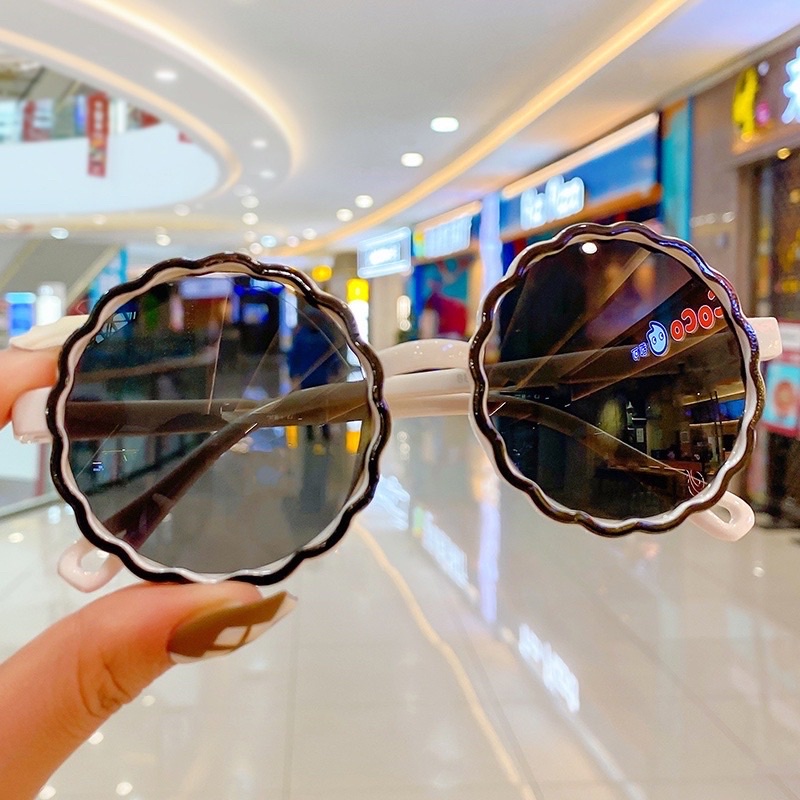 Kính râm cho bé gọng tròn phong cách hàn quốc