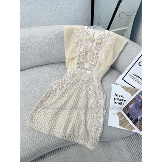 Đầm Ren Nơ Đính Charm Phối Nút Bọc - D22128