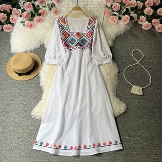 Đầm Mabel Cổ Vuông Thêu Cao Cấp