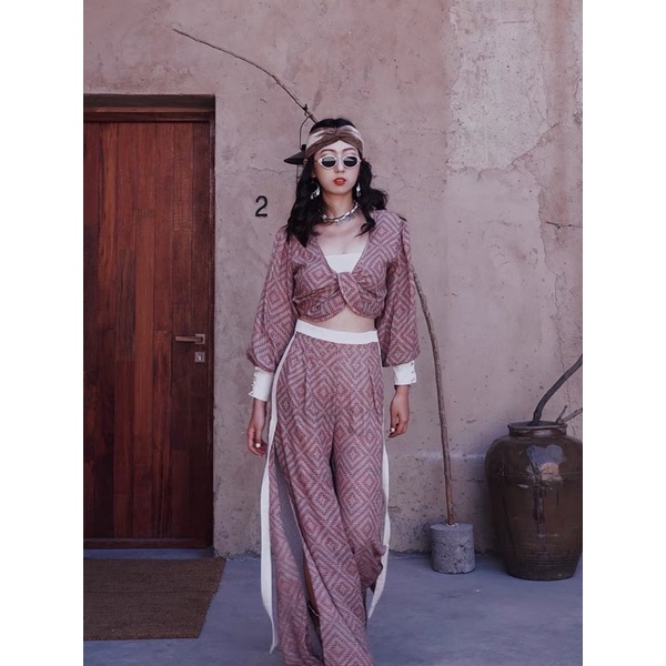 Set đồ boho cá tính áo crop và quần xẻ bohemian