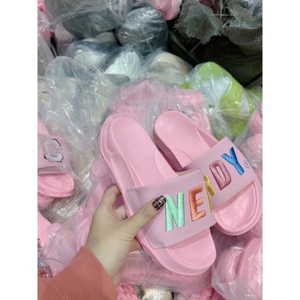 Dép lê chữ C , chữ màu đế cao 3cm màu hồng đi cực thích