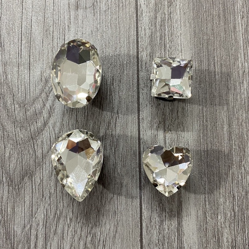 STICKER / JIBITZ / CHARM ĐÁ TRANG TRÍ DÉP SỤC, DÉP CROCS ĐÃ GẮN NÚT