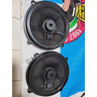 Loa Sub Bose cánh trước Mazda