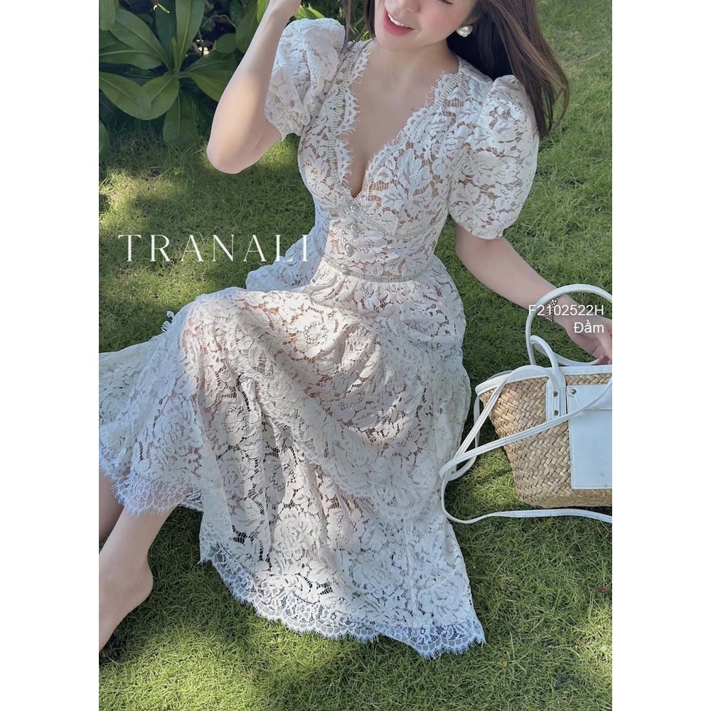 Đầm ren xòe tầng tay bồng tôn dáng