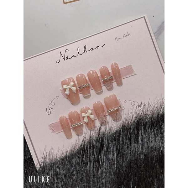 Bìa gắn Nailbox và dụng cụ Móng tay