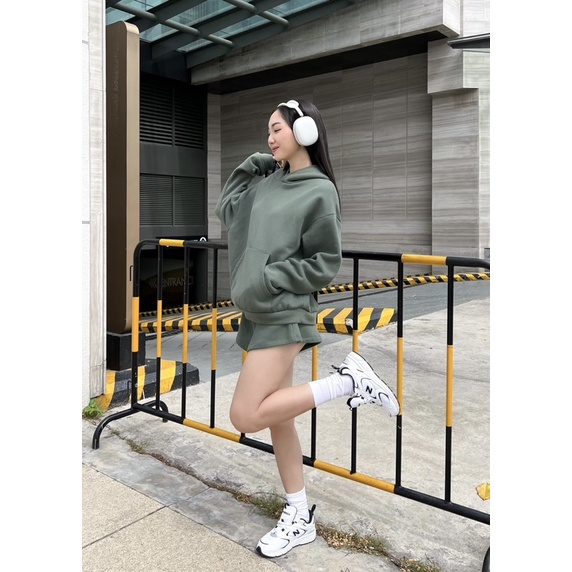 - Áo hoodie form boxy