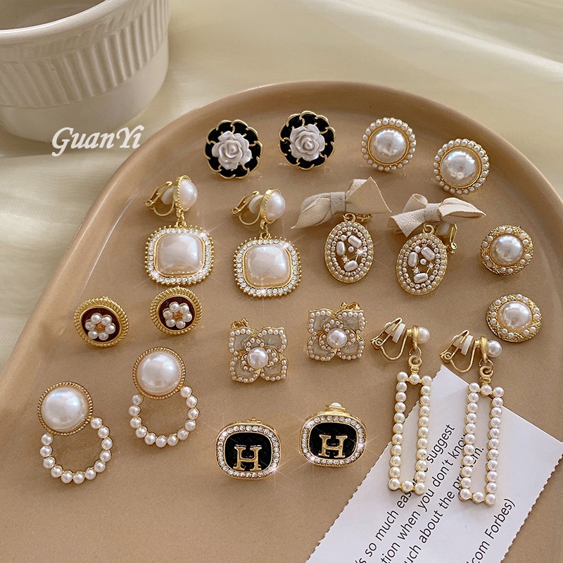 Khuyên Kẹp Vành Tai Hình Hoa Đính Ngọc Trai Đen Phong Cách Vintage Thời Trang Cho Nữ