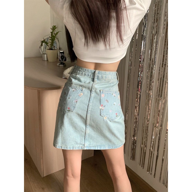 Chân Váy Ngắn Denim Chữ A Thêu Hoa Sau Chất Liệu Jeans Bò Cạp Lưng Cao Tôn Dáng Hack Chân Ulzzang Hàn Quốc Cv25701