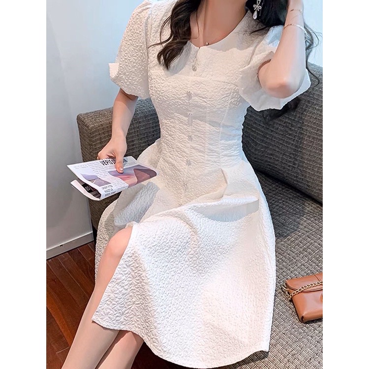 Đầm thiết kế tay bồng xẻ tà