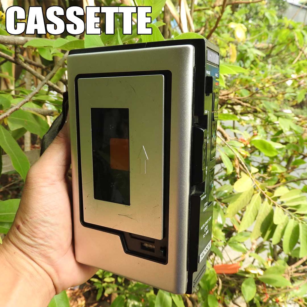Máy nghe nhạc Cassette khủng long nặng tay Sony TC-1040 vỏ kim loại còn hoạt động chưa dọn