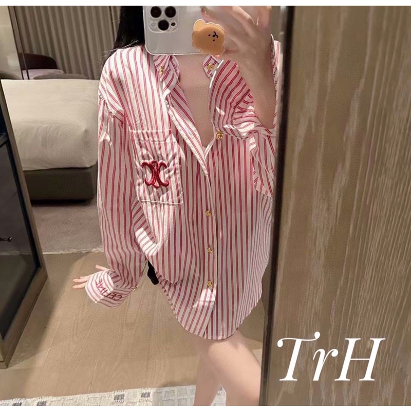 Áo sơmi nữ kẻ hồng thêu chữ QCL1