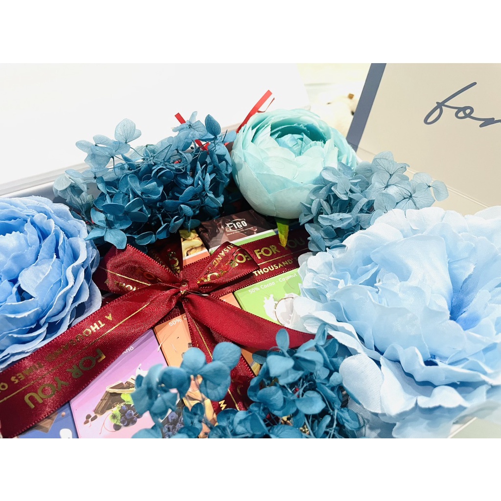 Set quà tặng sinh nhật Hồng đáng yêu FIGO ( 5 hộp Chocolate 20g kèm thiệp, hoa )