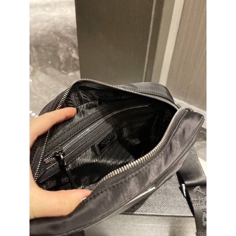 Túi đeo chéo PRADA cái cấp có sẵn Full box