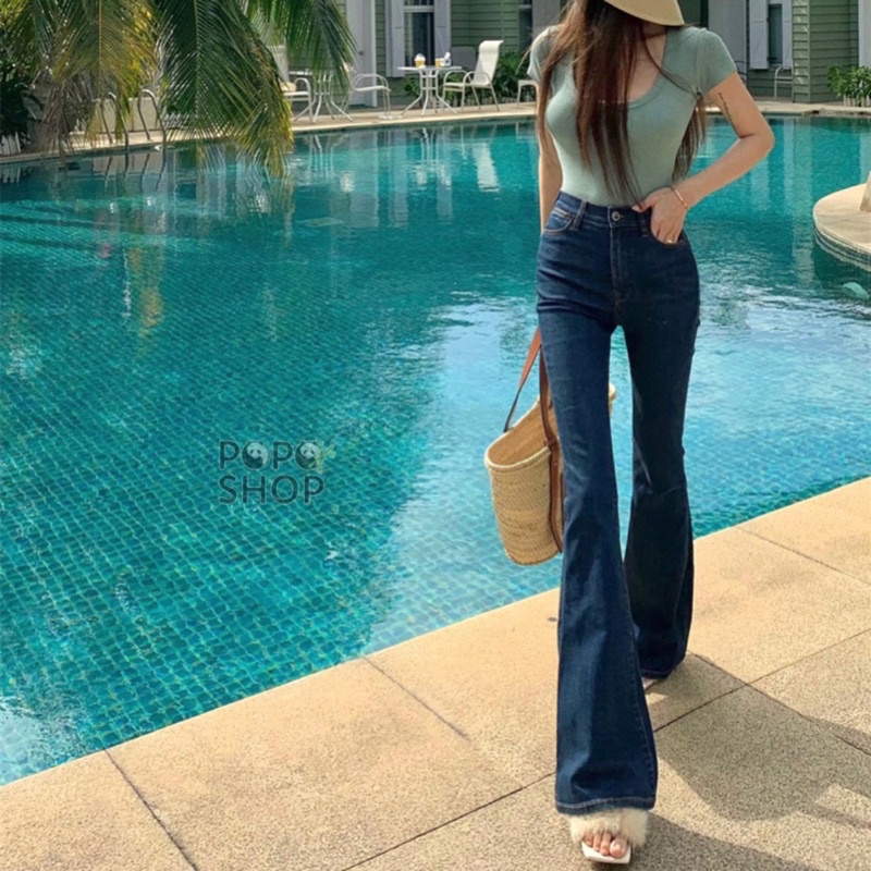 Quần jeans ống loe phong cách trẻ trung, dễ phối