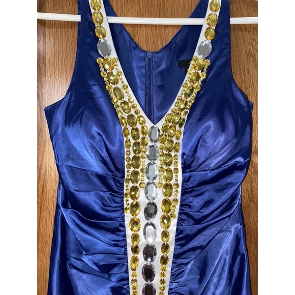 Váy lụa xanh thanh lý