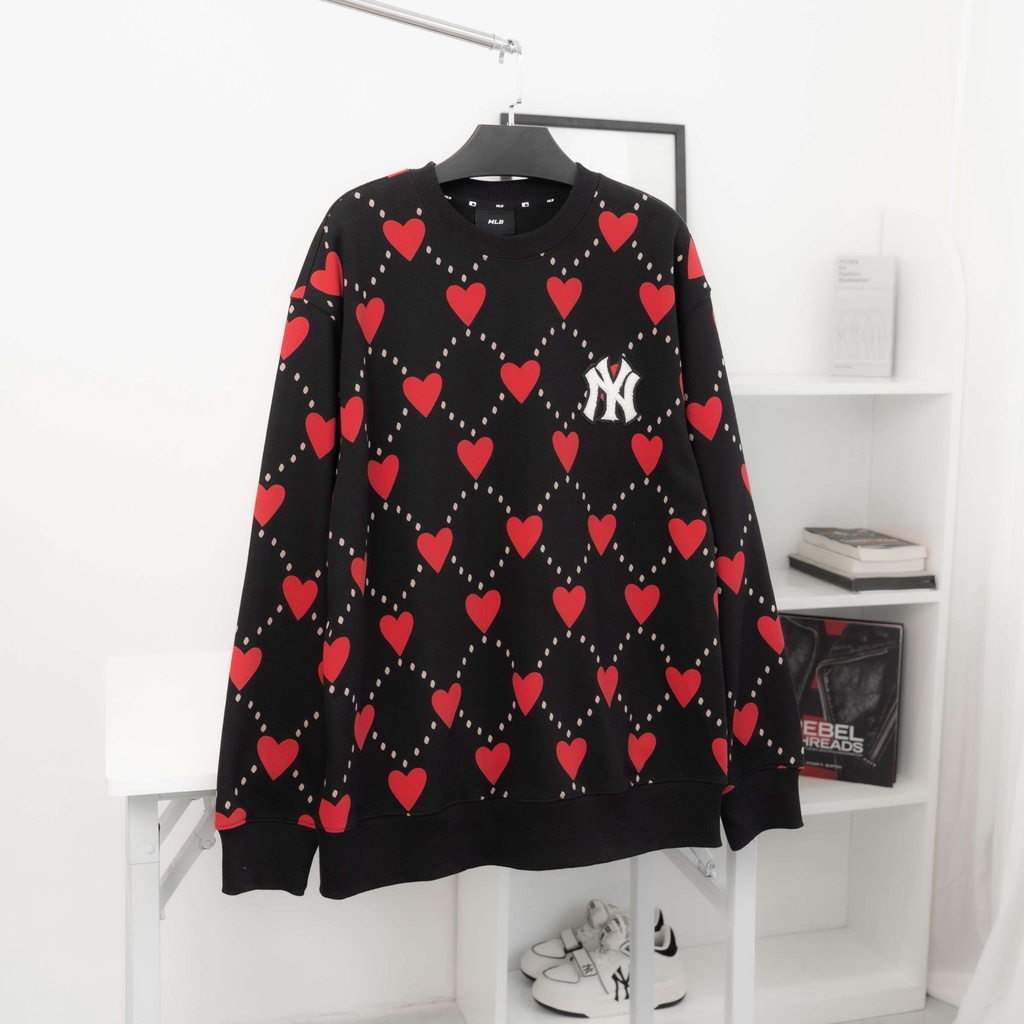 Áo nỉ M/L/B họa tiết monogram hình trái tim dành cho các cặp đôi và cả FA