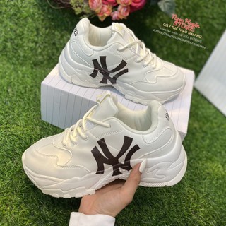 MLB sports shoes, white color, black NY logo. Available in sizes 36 to 43