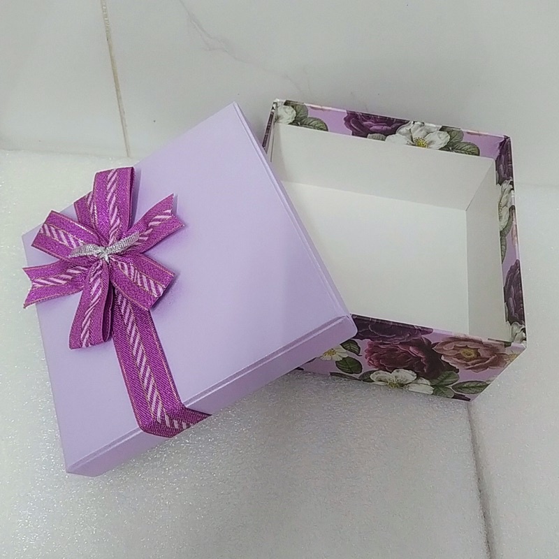 HỘP QUÀ PHƯỢNG HOÀNG HÌNH VUÔNG CÓ GẮN ĐÍNH NƠ LÀM QUÀ TẶNG SINH NHẬT, 20/10, 8/3, 14/2, ...