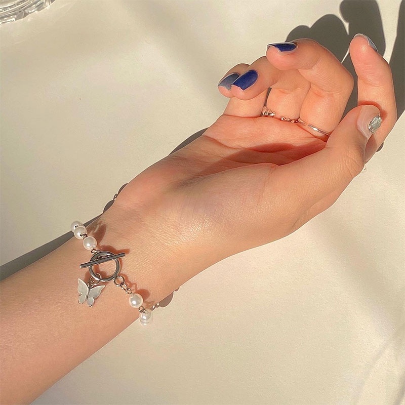 Vòng Tay Chuỗi Hạt Ngọc Trai Mặt Hình Bướm Mini Bằng Acrylic Thời Trang Cho Nữ