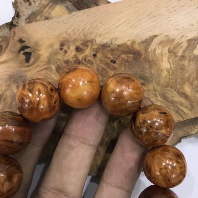 Vòng Tay Gỗ Nu Huyết Long 12mm ,  Thấu Quang Cầu Bình An - May Mắn - Tài Lộc . Tặng Kèm Hộp Gấm Cao Cấp