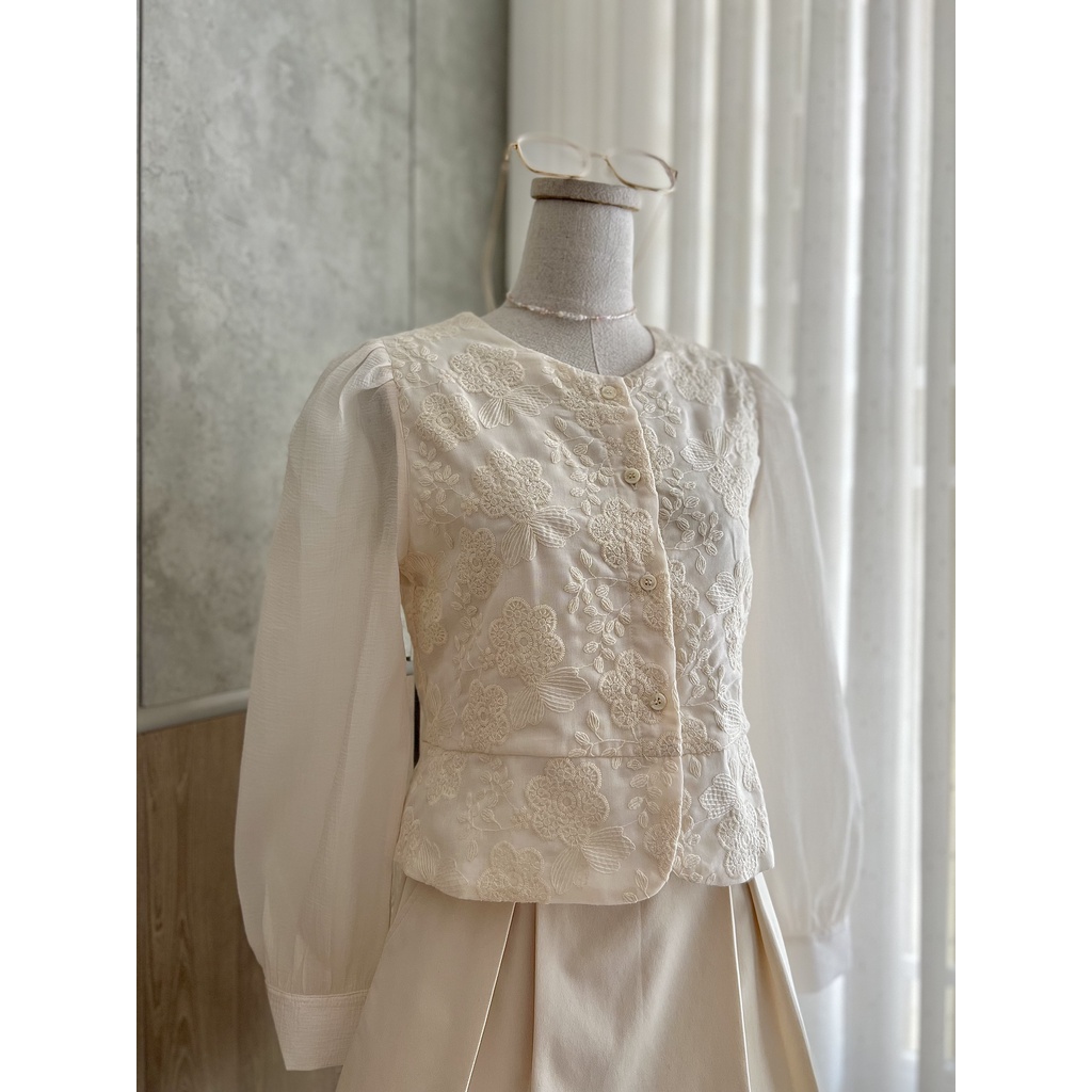 Áo hoa nổi tay voan - Tyribee Clothing