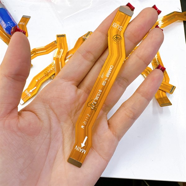 Cáp nối main sạc Realme C25 hàng như hình.