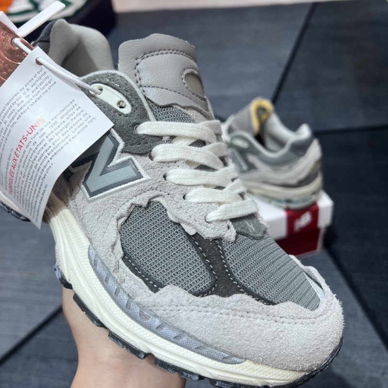 GIÀY NEWBLANCE 2002r XÁM DA LỘN GÓT VÀNG LAI AU