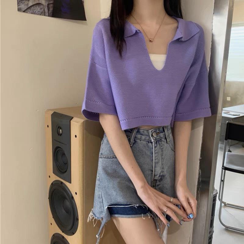 Set áo montoghi dáng croptop form rộng màu tím ,phối cùng váy đen hai dây xẻ một bên đùi, dáng ngắn chất vải umi dày dặn