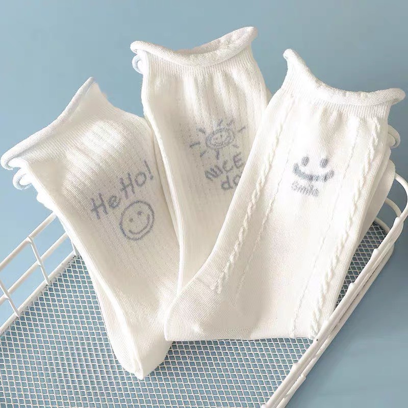 Tất nữ cao cổ màu trắng, cổ nhún, họa tiết xám nhẹ nhàng, phong cách hàn quốc, chất liệu cotton, thấm mồ hôi