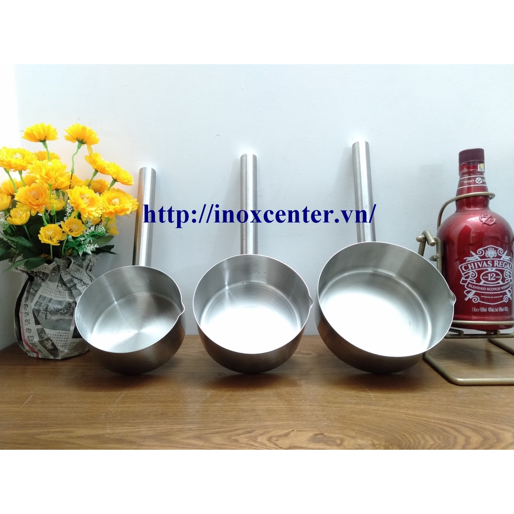 GÁO INOX MÚC NƯỚC LÈO CÁN DÀI - CA MÚC THỨC ĂN
