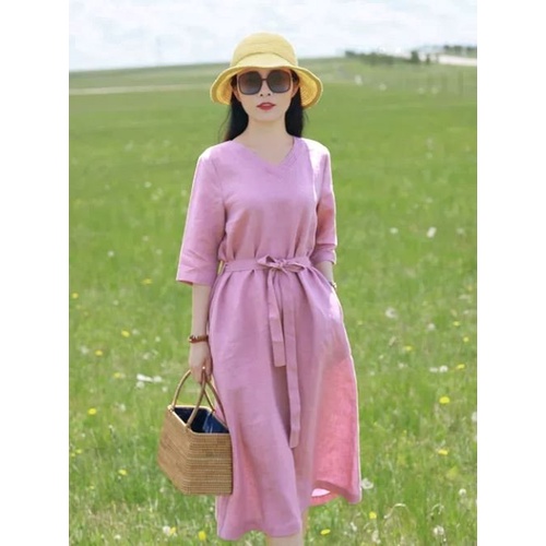 Đầm suông linen nữ kiểu dáng basic, thiết kế cổ V thanh lịch, tặng kèm dây thắt eo tôn dáng