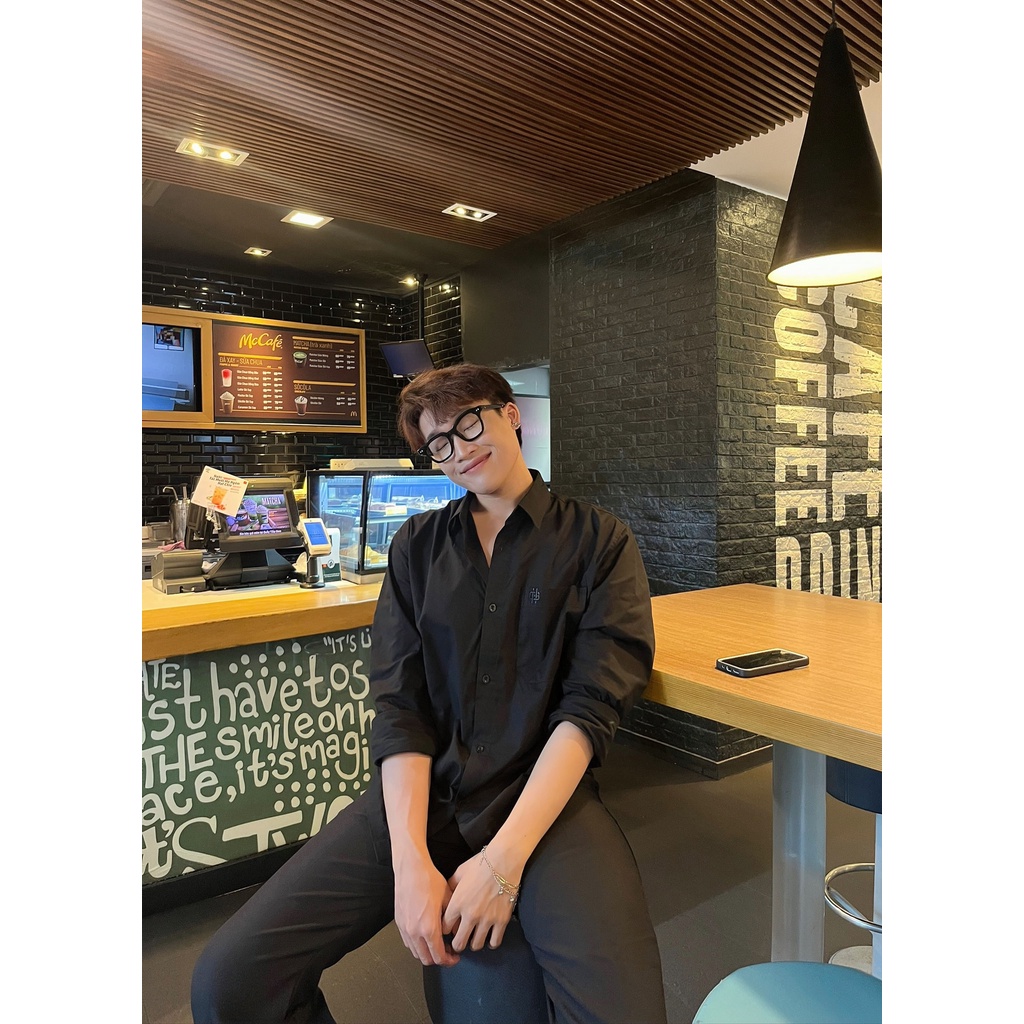 Áo sơ mi tay dài thêu logo HUGU - BASIC LONG SLEEVE SHIRT - Chất vải ford kate cao cấp thoáng mát - unisex