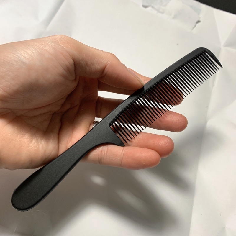 Lược cắt tóc nhựa carbon Toni Guy 06921 - HS06921