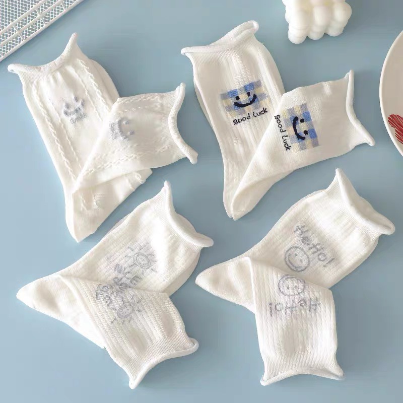 Tất nữ cao cổ màu trắng, cổ nhún, họa tiết xám nhẹ nhàng, phong cách hàn quốc, chất liệu cotton, thấm mồ hôi