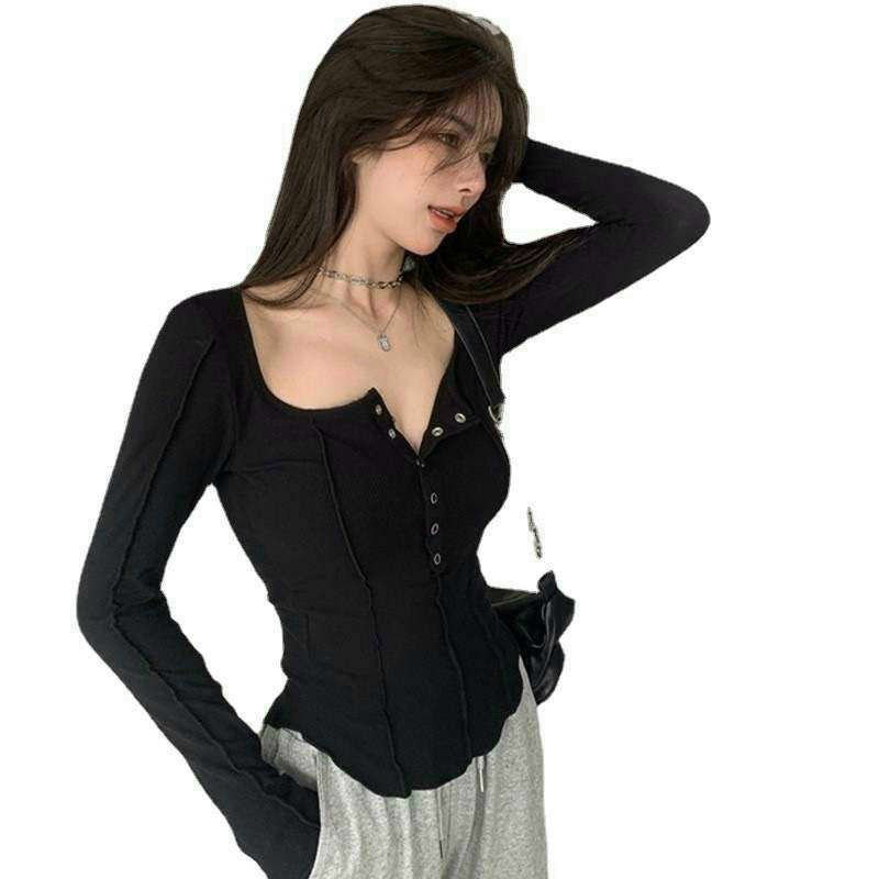 Áo thun gân dài tay viền nổi phối nút LADYGU