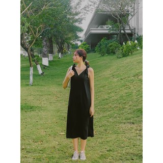 Váy cổ V cột dây Fabric Holic