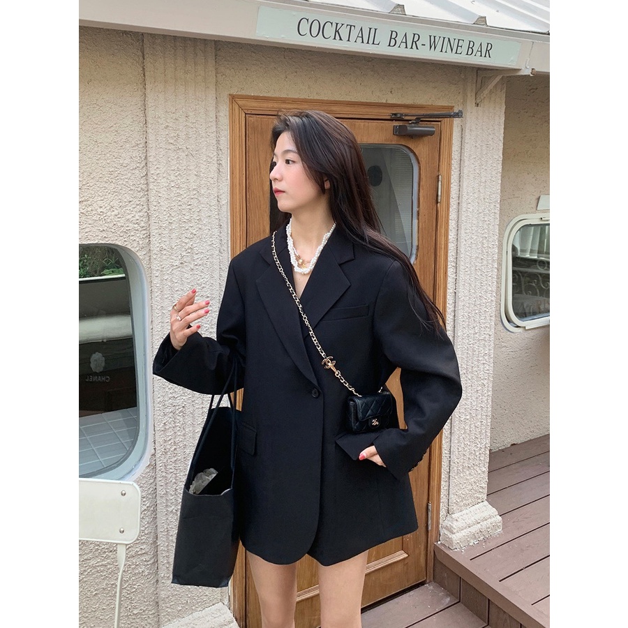 Áo khoác vest blazer nữ thiết kế có đệm vai màu đen trơn phối một khuy cài thanh lịch phong cách Hàn Quốc – Tiktik
