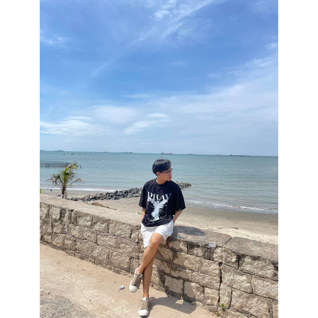 Áo thun unisex thiên thần cho nam nữ local brand màu đen TeeHolic - THS