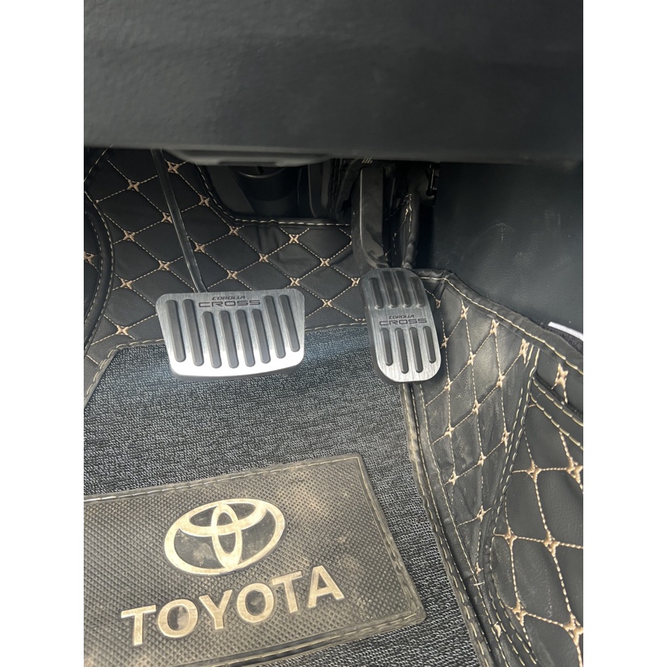 Ốp chân GA- PHANH Toyota CROSS  hàng mobis cao cấp. Lắp đặt đơn giản tại nhà