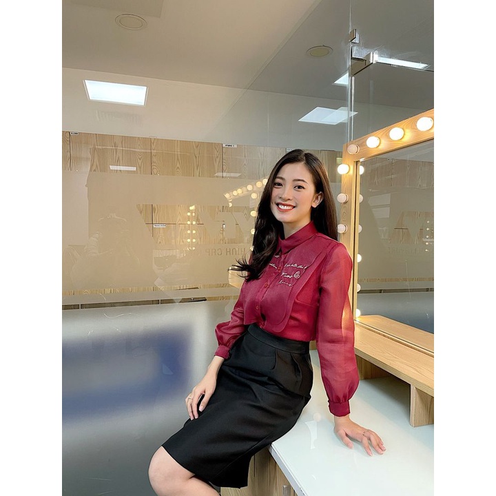 Áo sơ mi đỏ trắng hoạ tiết chữ thêu thủ công tinh tế Manlic Rimmy