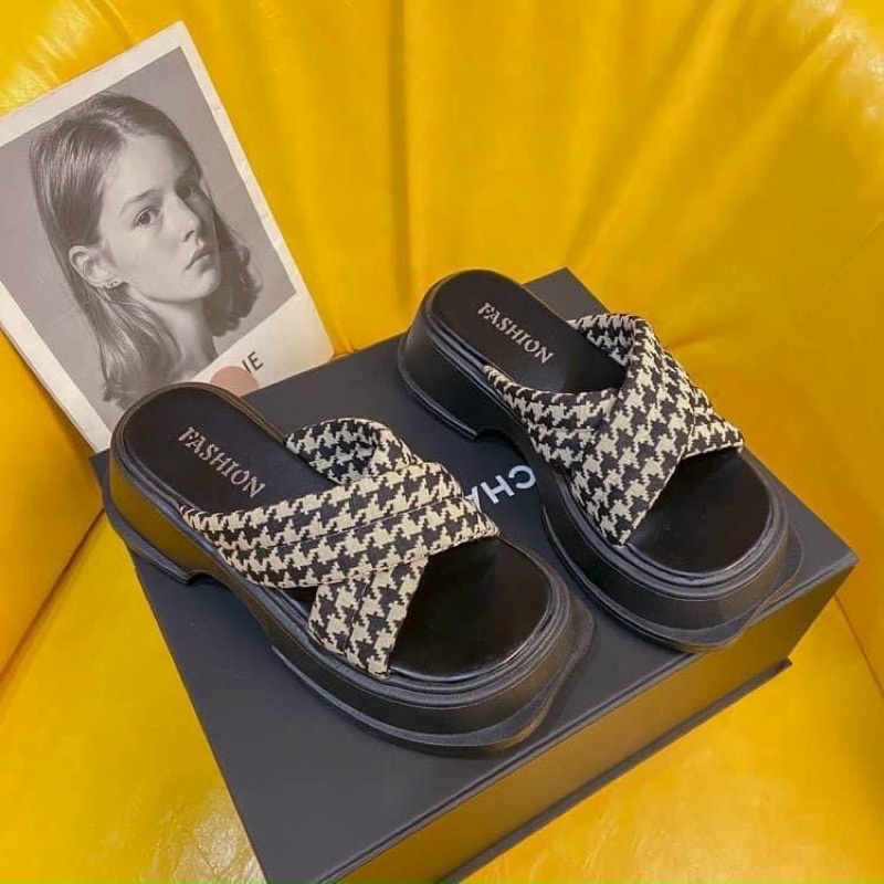 Dép nữ quai chéo, sọc đen trắng hót hít 2023