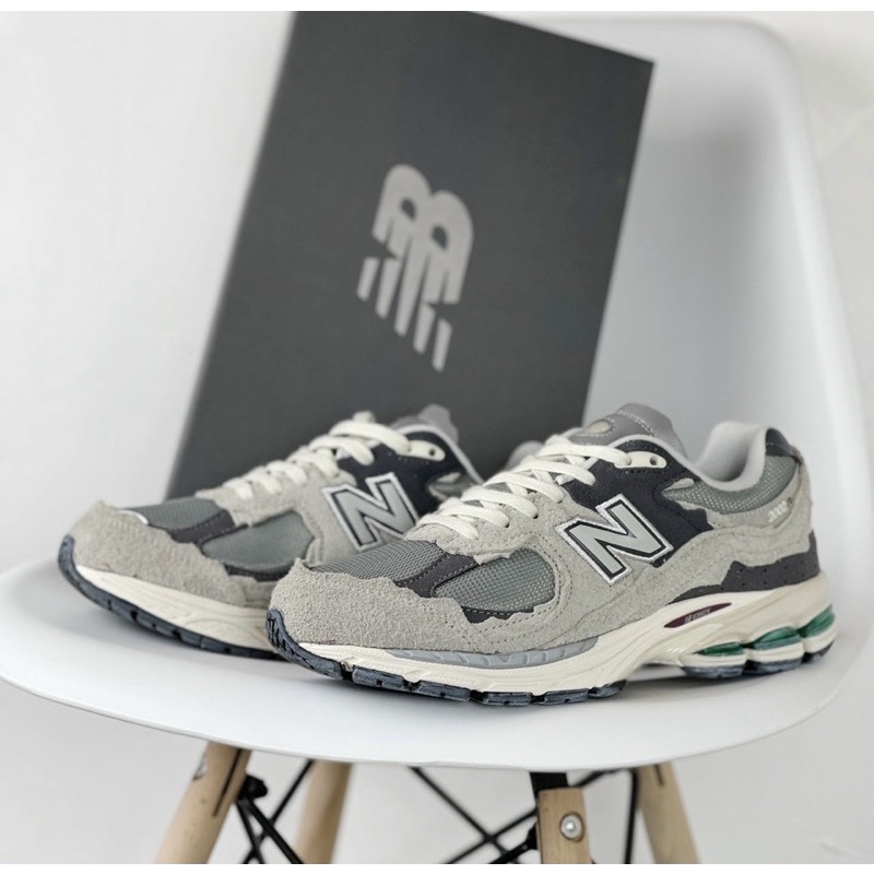 GIÀY NB 2002R GREY DA LỘN GÓT VÀNG LAI AU [ PHIÊN BẢN 2023 ]